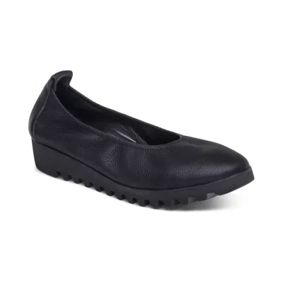 Aetrex Women's Brianna Ballet Flat In Black