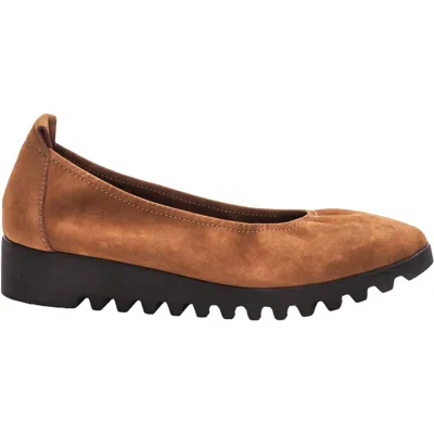 Aetrex Women's Brianna Ballet Flat In Scotch In Brown