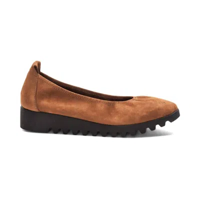 Aetrex Women's Brianna Ballet Flat In Scotch In Brown