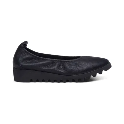 AETREX WOMEN'S BRIANNA SHOES IN BLACK