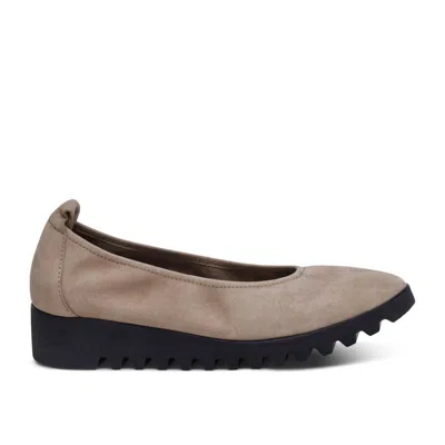 AETREX WOMEN'S BRIANNA SHOES IN TAUPE