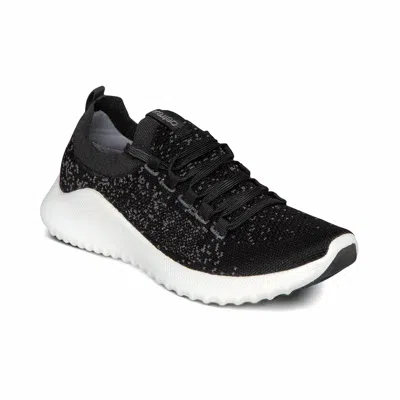 AETREX WOMEN'S CARLY ARCH SUPPORT SNEAKER IN BLACK