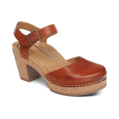 Aetrex Women Finley Closed Toe Heel In Cognac In Green