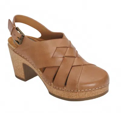 Aetrex Women's Paige Slingback Clog Sandal In Camel In Brown