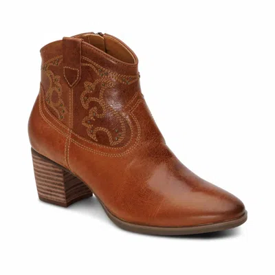Aetrex Reagan Western Heeled Boots In Brown