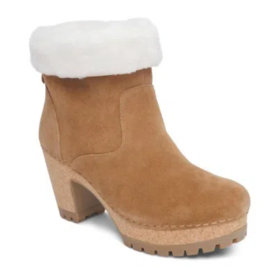 Aetrex Women's Scarlett Ankle Boot In Honey Suede