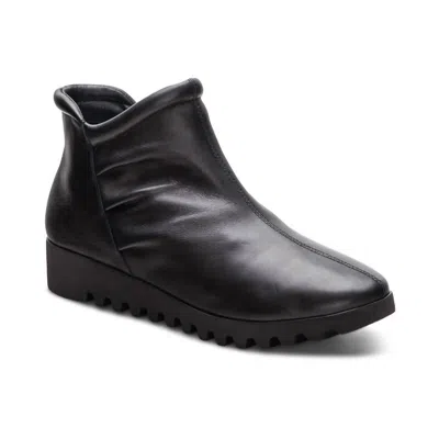 Aetrex Women Zoey Boots In Black
