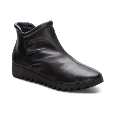 Aetrex Women's Zoey Slip-on Boots In Black