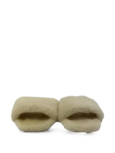 Pre-owned Aeyde 2020s Anna Shearling Slides In Neutral