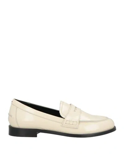 Aeyde Oscar Patent-leather Loafers In Creamy