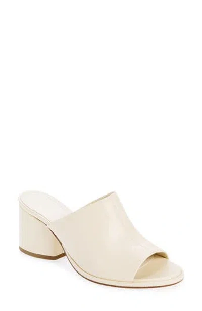 Aeyde Amanda Slide Sandal In Creamy