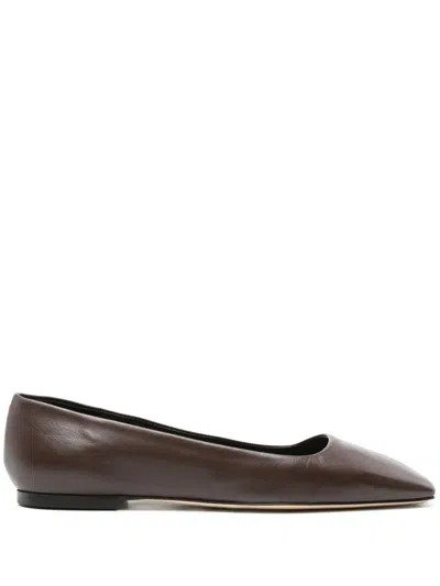 Aeyde Ida Leather Ballerina Shoes In 褐色