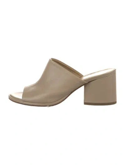 Pre-owned Aeyde Leather Slides In Neutral