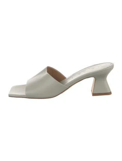 Pre-owned Aeyde Leather Slides In White