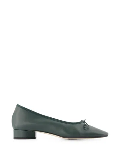 Aeyde Onda Bow-detail Leather Pumps In Green