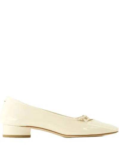 Aeyde Patent-leather Bow Flats In Neutral