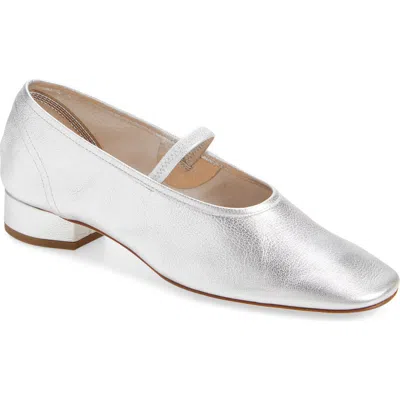 Aeyde Pippa Metallic Mary Jane Pump In Silver Pearl