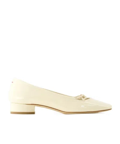 Aeyde Round Head Low-heeled Shoes In White