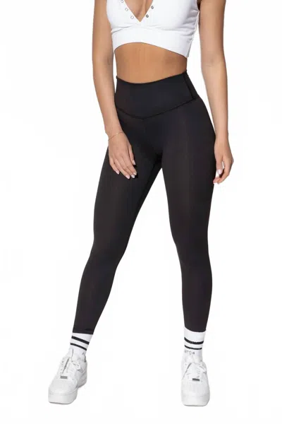 Agent 84 Everyday V-booty Leggings In Black
