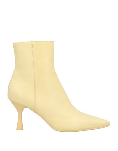 Agl Attilio Giusti Leombruni Ankle Boots In Yellow