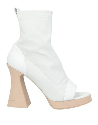 Agl Attilio Giusti Leombruni Agl Woman Ankle Boots White Size 7 Leather