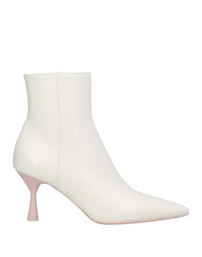 Agl Attilio Giusti Leombruni Ankle Boots In White