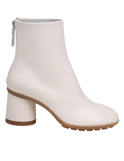Agl Attilio Giusti Leombruni Curvy Ankle Boots In Chalk Color Leather In Gray