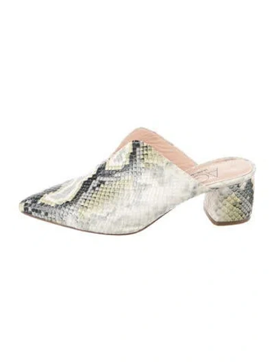 Pre-owned Agl Attilio Giusti Leombruni Embossed Leather Animal Print Mules In White