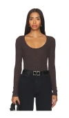 Agolde Corey Scoop Neck Tee In Brown