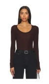 Agolde Corey Scoop Neck Tee In Burgundy
