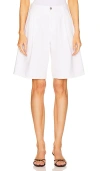 Agolde Ellis Pleated Organic Cotton Denim Shorts In 奶昔