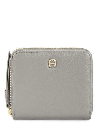 Aigner Paola Logo-plaque Pebbled Wallet In Grey