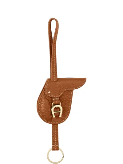 Aigner Saddle-shaped Leather Keychain In Gold