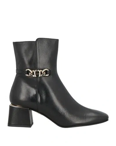 Aigner Woman Ankle Boots Black Size 8 Leather