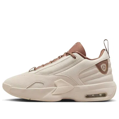 Air Jordan (wmns)  Max Aura 6 'legend Light Brown'