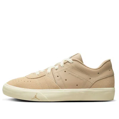 Air Jordan (wmns)  Series Es In Brown