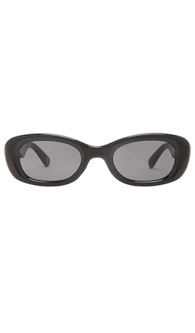 Aire Calisto Sunglasses In 黑色
