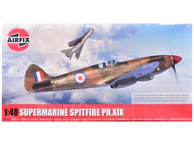 Airfix Level 2 Model Kit Supermarine Spitfire Pr. Xix Fighter Aircraft With 3 Scheme Options 1/48 Plastic M