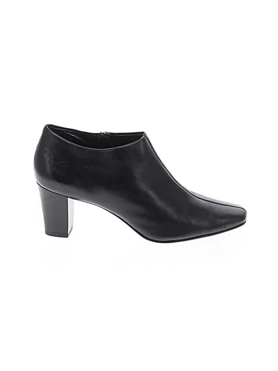 Pre-owned Ak Anne Klein Ankle Boots In Black