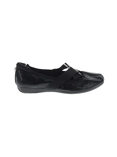 Pre-owned Ak Anne Klein Flats In Black