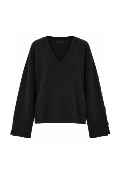 Akep Embroidered V-neck Pullover  In Black