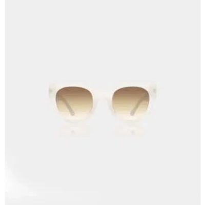 A.k.jaebede Lilly Sunglasses In White