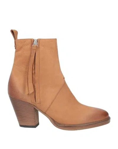 Akua Woman Ankle Boots Tan Size 5 Leather In Brown