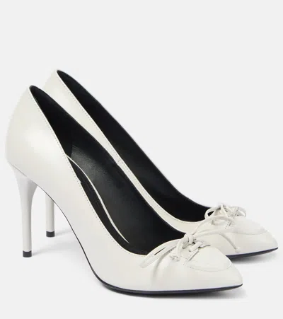 Alaïa 90 Bow-detail Leather Pumps In Weiss