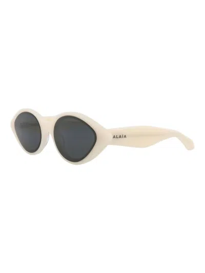 Alaïa Alaia Aa0069s Sunglasses In 10025 - White White Grey