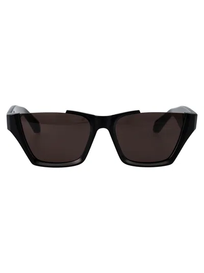 Alaïa Alaia Squared Sunglasses Aa0081 S 001 In Black-black-grey