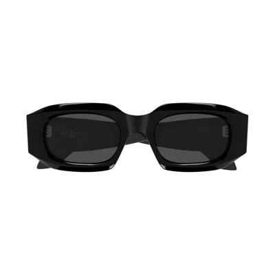 Alaïa Aa0086s Bold Rectangular Sunglasses With Wide Temples In Black