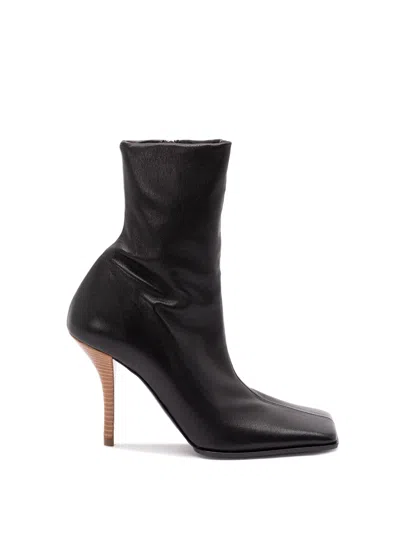 Alaïa Ankle Boots In Black
