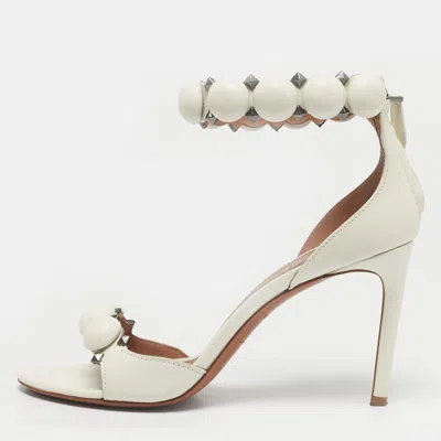 Pre-owned Alaïa Bombe Size 38 Cream Patent Leather Ankle Strap Sandals In White