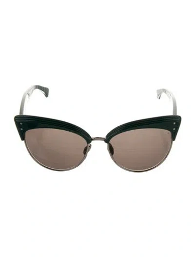 Pre-owned Alaïa Cat-eye Tinted Sunglasses In Green